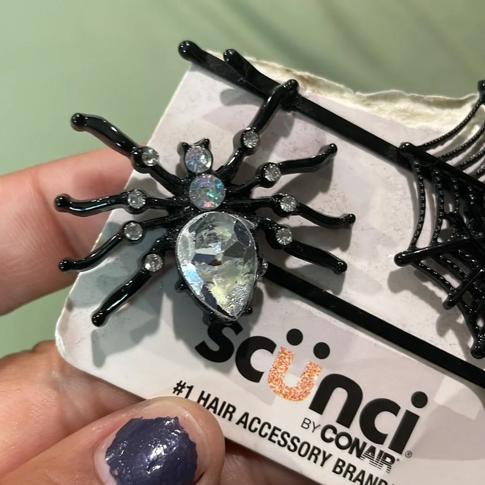 Scűnci Black Spider and Web Hair Clips